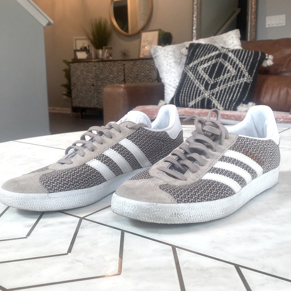 EUC Adidas women’s Gazelles, size 7.5